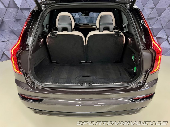 Volvo Ostatní modely XC90 T8 AWD PLUS DARK, VZDUCH, 2026