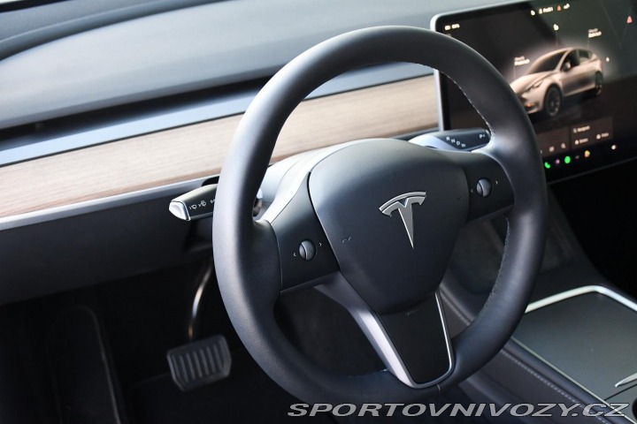 Tesla Model Y LONG RANGE AWD 378kW 1M Z 2023