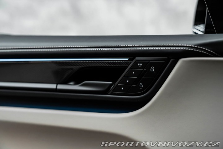 Porsche Macan Turbo 2025