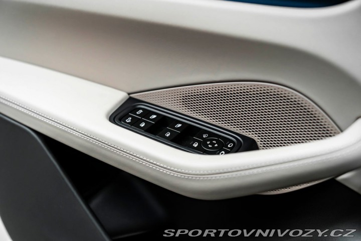 Porsche Macan Turbo 2025