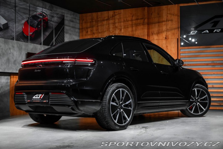 Porsche Macan Turbo 2025