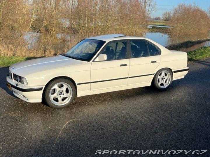 BMW M5  1991