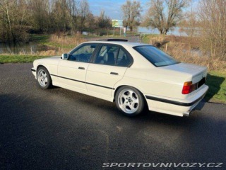 BMW M5  1991