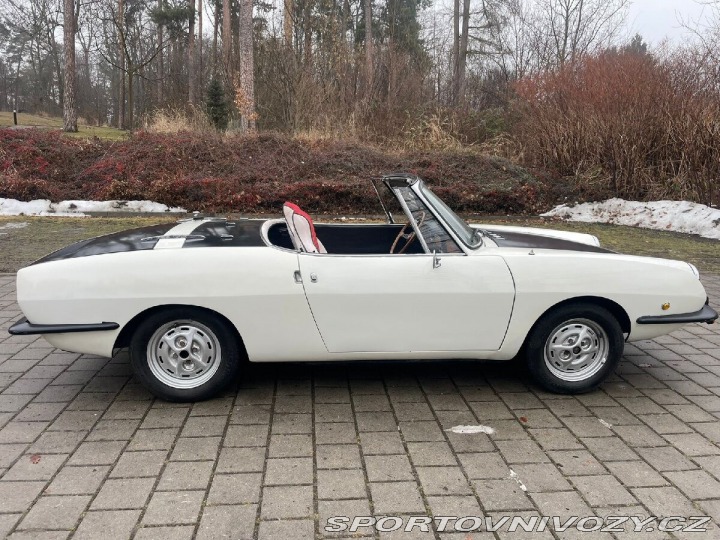 Fiat Ostatní modely 850 sport cabrio - zabírá mís 1800