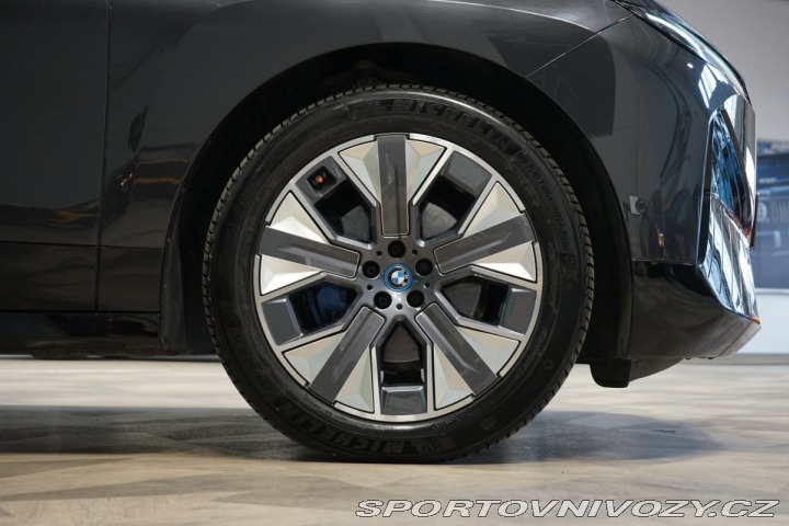 BMW iX 50*xDrive*SKY-L*TAŽNÉ*SOF 2023