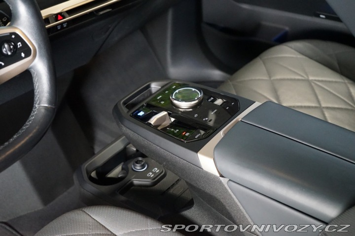 BMW iX 50*xDrive*SKY-L*TAŽNÉ*SOF 2023