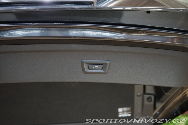 BMW iX 50*xDrive*SKY-L*TAŽNÉ*SOF 2023