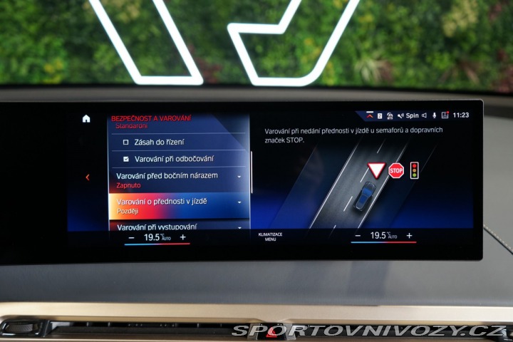 BMW iX 50*xDrive*SKY-L*TAŽNÉ*SOF 2023