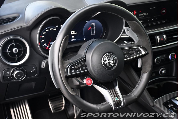 Alfa Romeo Stelvio 2,9 V6 Bi-T REZERVACE 2024