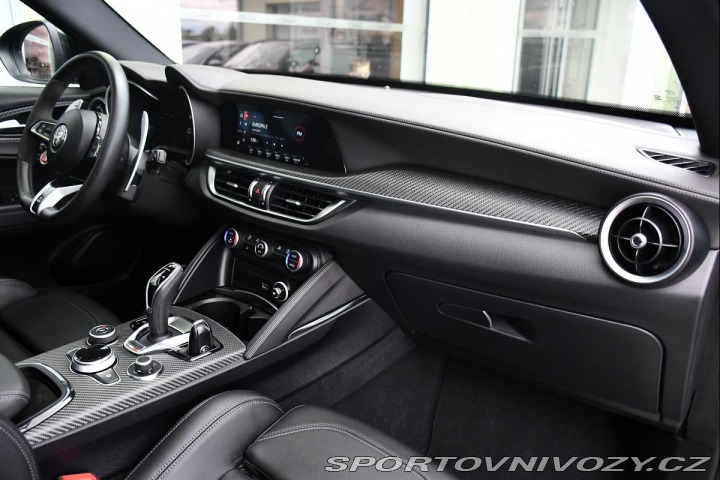Alfa Romeo Stelvio 2,9 V6 Bi-T REZERVACE 2024