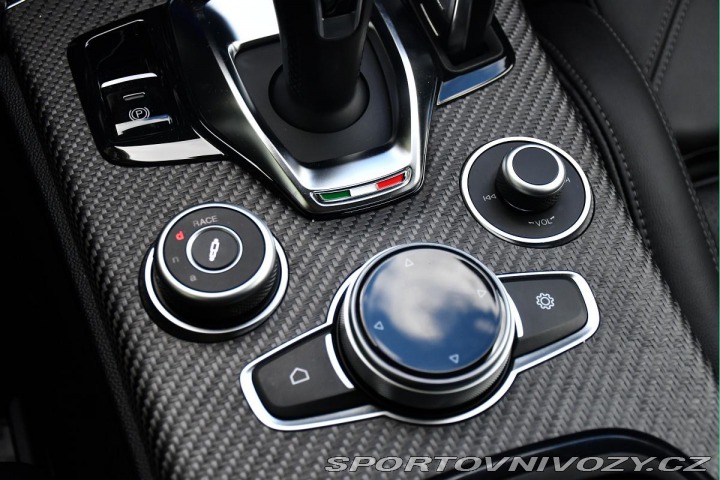Alfa Romeo Stelvio 2,9 V6 Bi-T REZERVACE 2024