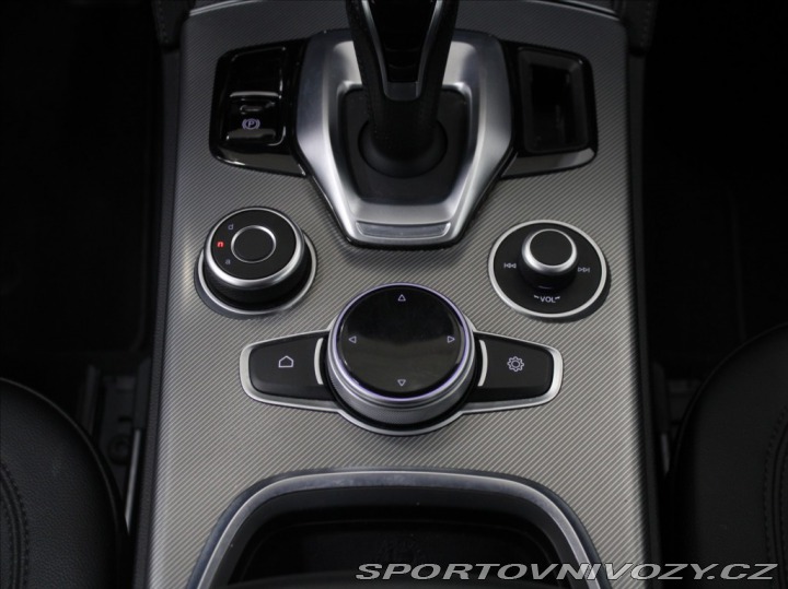 Alfa Romeo Stelvio 2,2 JTD 140kW Q4 Bezklíč 2021
