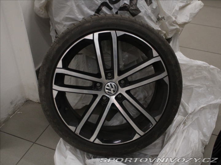 Volkswagen Golf 2,0 GTD 135kW DSG 2x Sady 2016