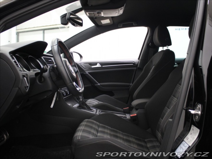 Volkswagen Golf 2,0 GTD 135kW DSG 2x Sady 2016