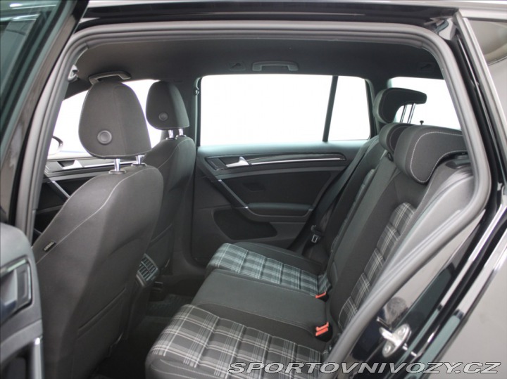 Volkswagen Golf 2,0 GTD 135kW DSG 2x Sady 2016