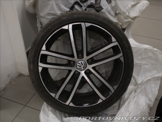Volkswagen Golf 2,0 GTD 135kW DSG 2x Sady 2016