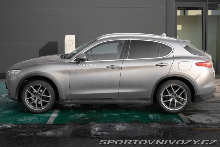 Alfa Romeo Stelvio  2017