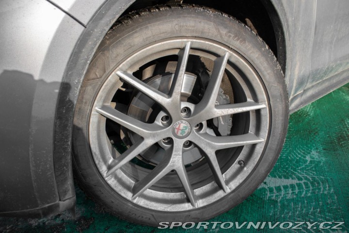 Alfa Romeo Stelvio  2017