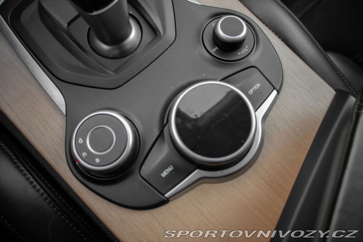 Alfa Romeo Stelvio  2017