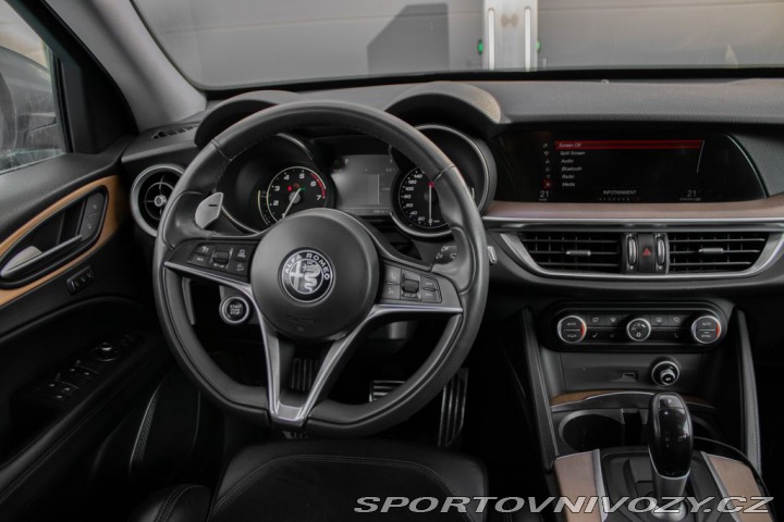 Alfa Romeo Stelvio  2017