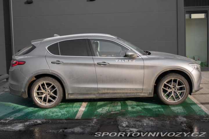 Alfa Romeo Stelvio  2017