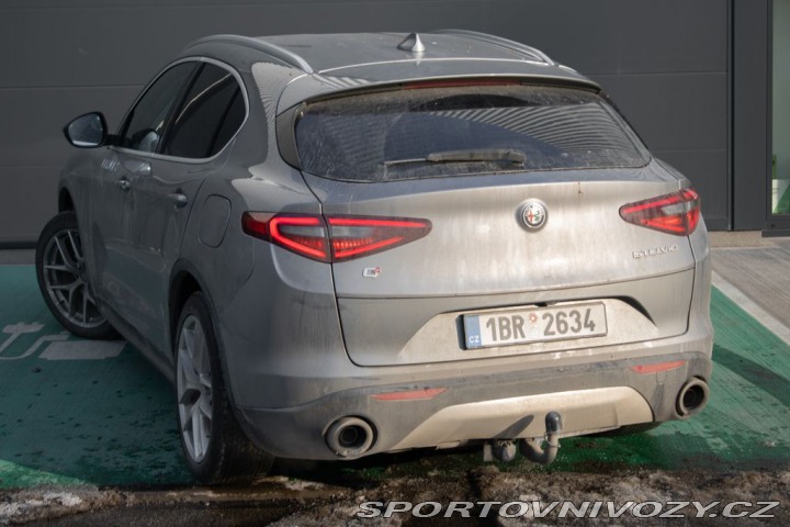 Alfa Romeo Stelvio  2017