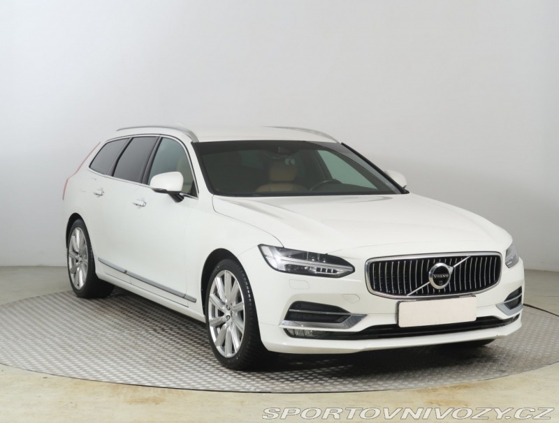 Volvo V90 Momentum D5 AWD