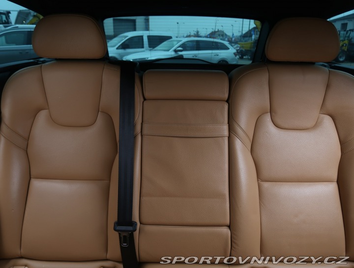 Volvo V90 Momentum D5 AWD 2017