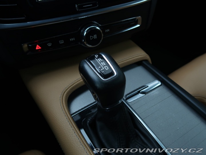 Volvo V90 Momentum D5 AWD 2017