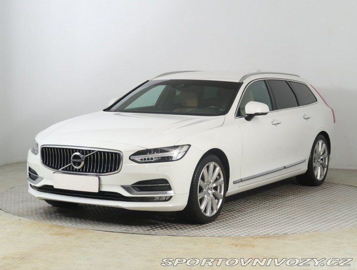 Volvo V90 Momentum D5 AWD 2017