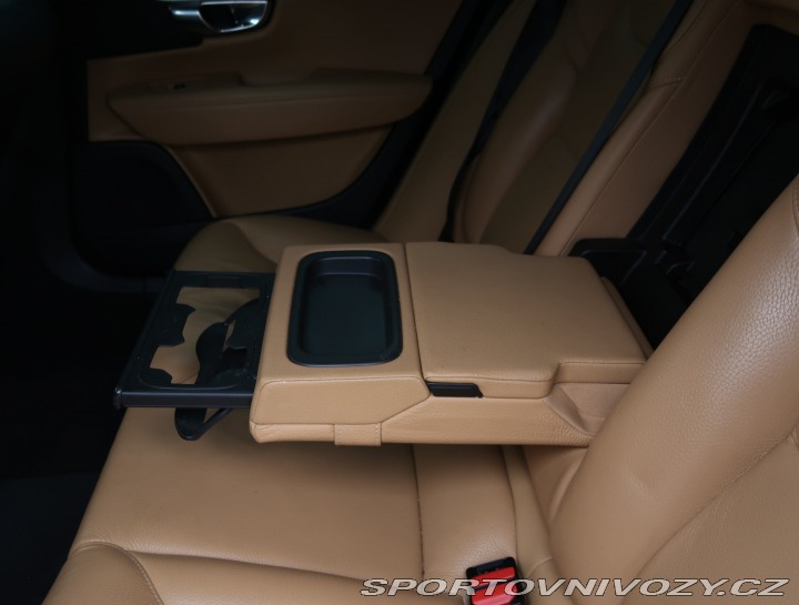 Volvo V90 Momentum D5 AWD 2017