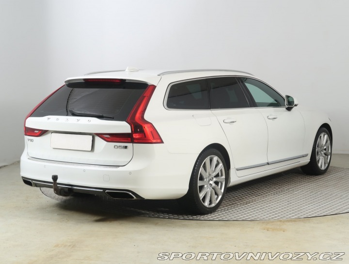 Volvo V90 Momentum D5 AWD 2017