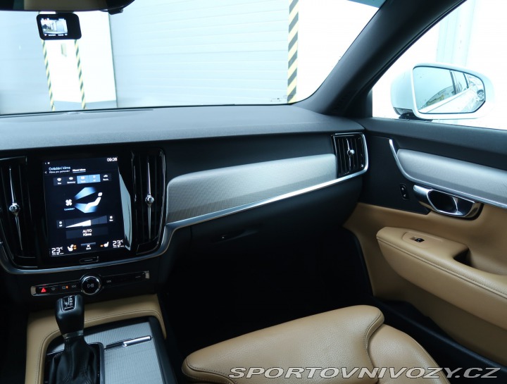 Volvo V90 Momentum D5 AWD 2017