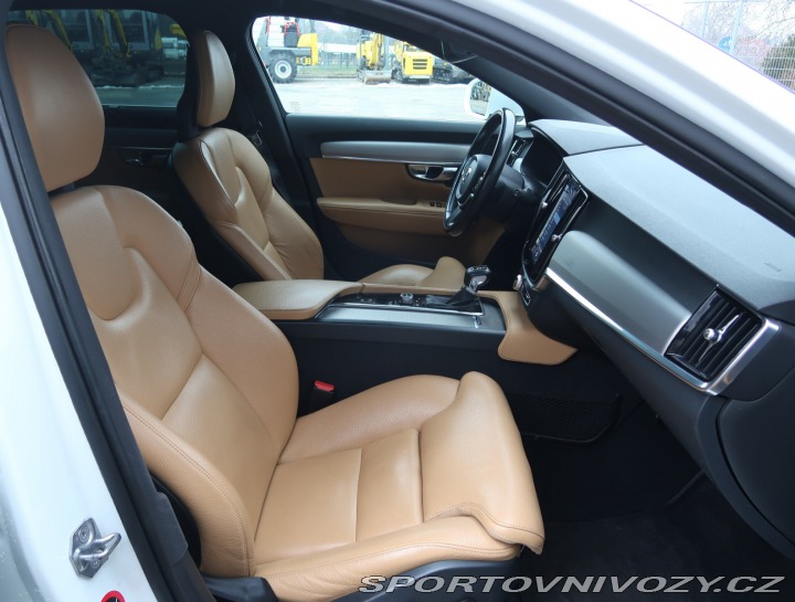 Volvo V90 Momentum D5 AWD 2017