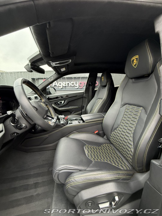 Lamborghini Urus  2022