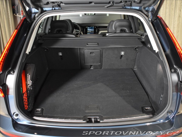 Volvo Ostatní modely XC60 2,0 T6 AWD Ult Pano,Vzduc 2025