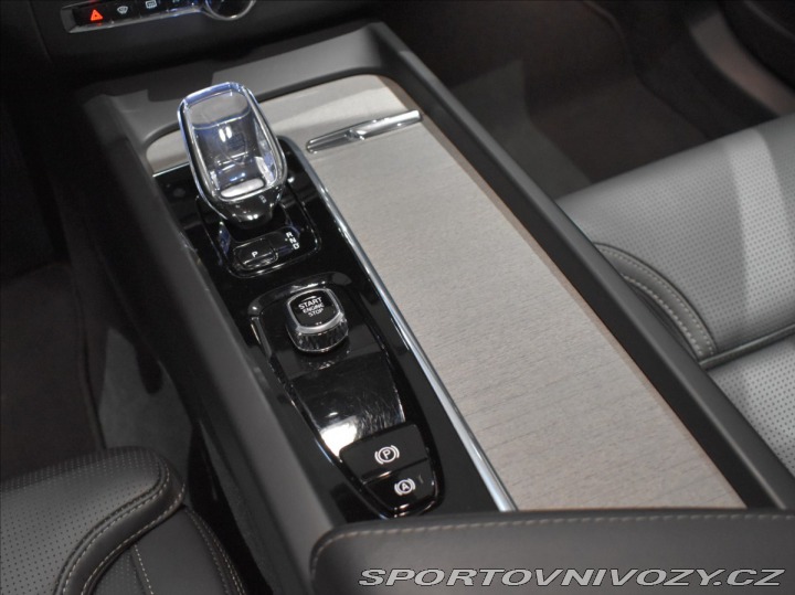 Volvo Ostatní modely XC60 2,0 T6 AWD Ult Pano,Vzduc 2025