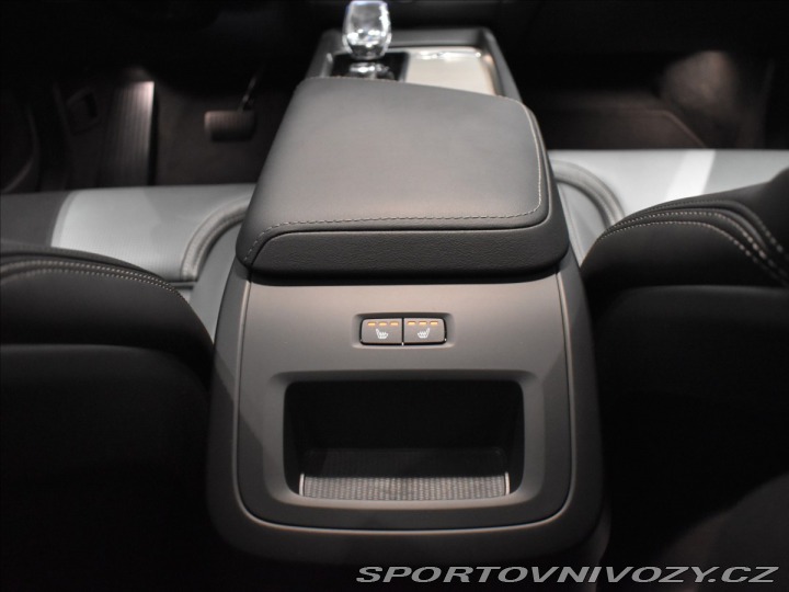 Volvo Ostatní modely XC60 2,0 T6 AWD Ult Pano,Vzduc 2025