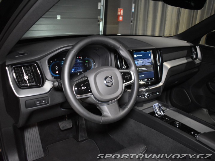 Volvo Ostatní modely XC60 2,0 T6 AWD PLUS Black Edi 2024