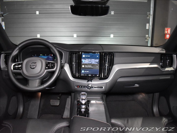 Volvo Ostatní modely XC60 2,0 T6 AWD PLUS Black Edi 2024