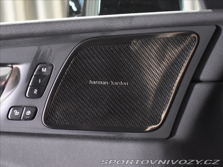 Volvo Ostatní modely XC60 2,0 T6 AWD PLUS Black Edi 2024