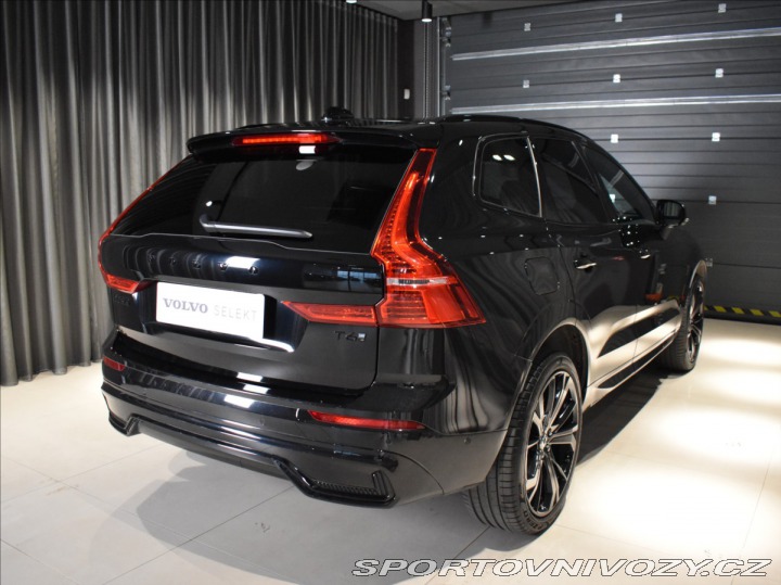 Volvo Ostatní modely XC60 2,0 T6 AWD PLUS Black Edi 2024
