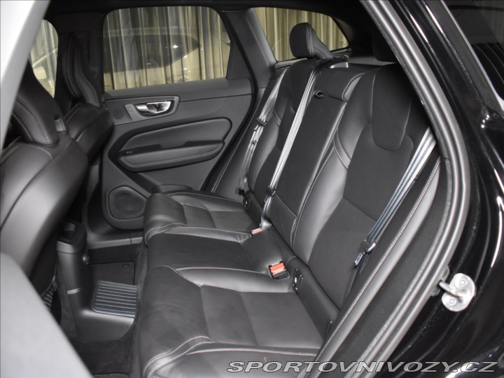 Volvo Ostatní modely XC60 2,0 T6 AWD PLUS Black Edi 2024