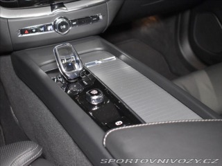 Volvo Ostatní modely XC60 2,0 T6 AWD PLUS Black Edi 2024