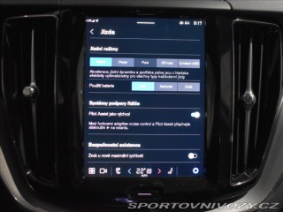 Volvo Ostatní modely XC60 2,0 T6 AWD PLUS Black Edi 2024