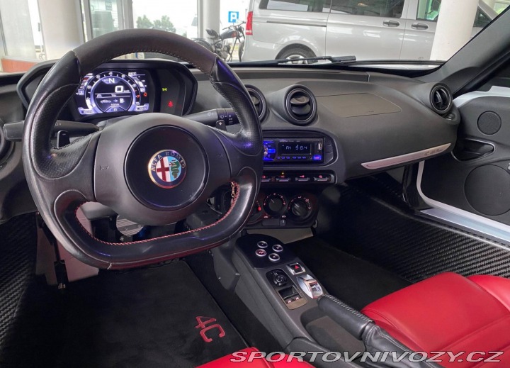 Alfa Romeo 4C  2015