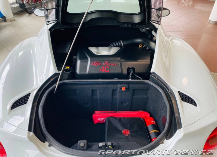 Alfa Romeo 4C  2015