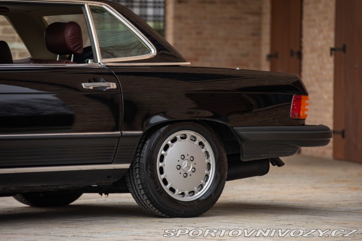 Mercedes-Benz SL 560 SL R 107 1986