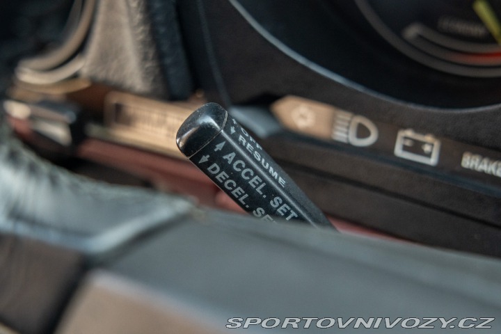 Mercedes-Benz SL 560 SL R 107 1986