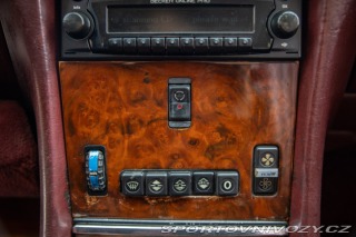 Mercedes-Benz SL 560 SL R 107 1986